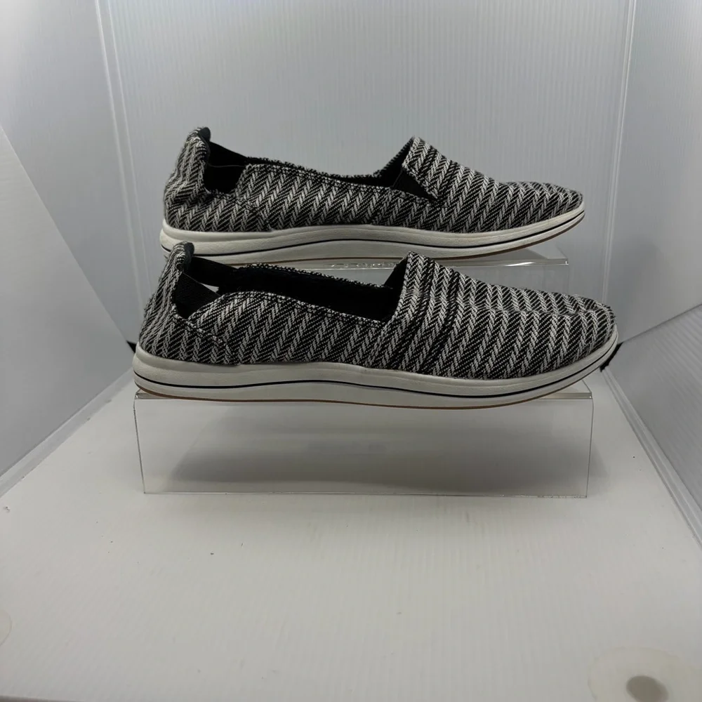 Clarks Cloudsteppers Black and White Slip-On Flats 9M